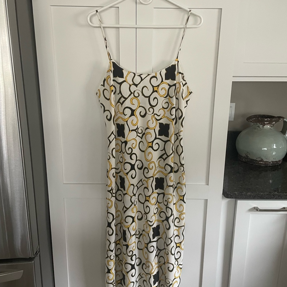 Elegant Women's night gown with Black and Gold Pattern by Naomi
Size Medium
